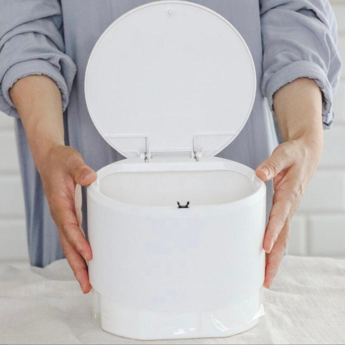 ideaco TUBELOR flat20 イデアコ チューブラー ホワイト サンドホワイト 卓上ゴミ箱 生ゴミ 丸型 衛生的 水拭き 丸洗い